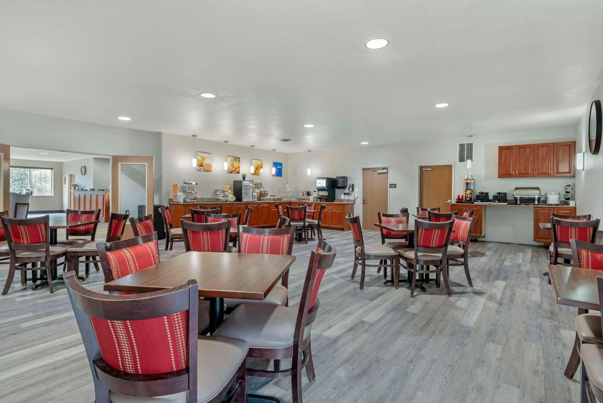 Comfort Suites Lake Geneva East Exterior foto