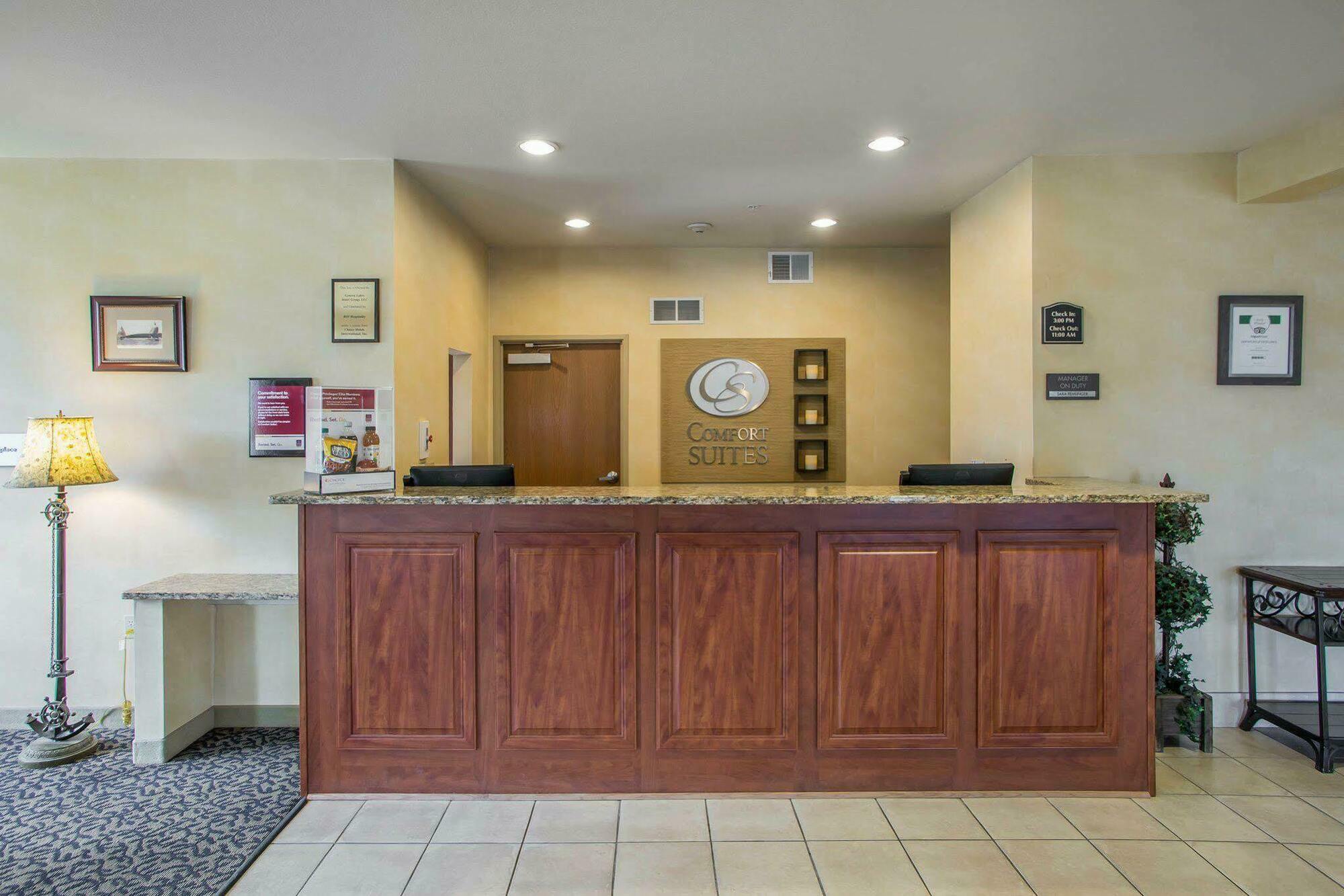 Comfort Suites Lake Geneva East Exterior foto